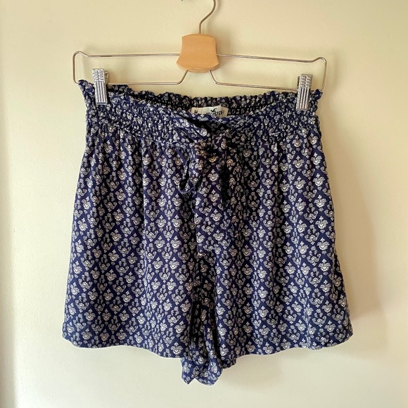 Hollister Damask High Rise Soft Shorts - Picture 1 of 6
